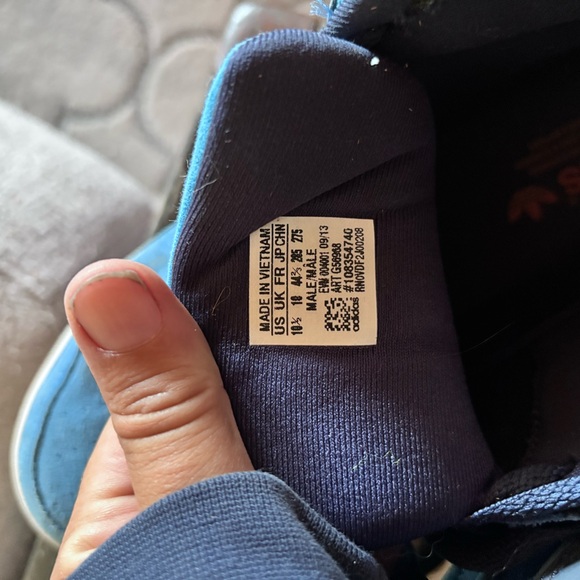 Men’s Adidas Kicks Mid 10:5 US - Picture 4 of 4